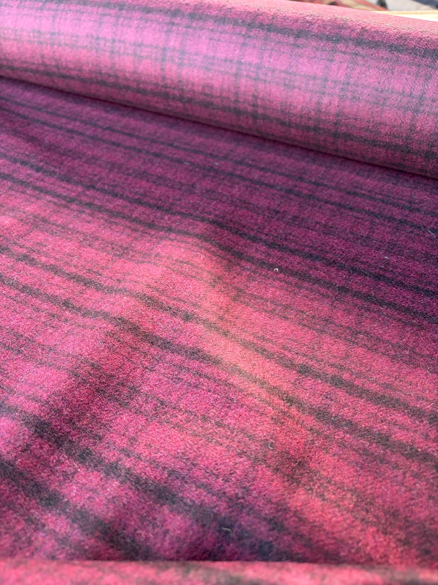 HARVEST SEASON 015 aubergine checkered carded wool
