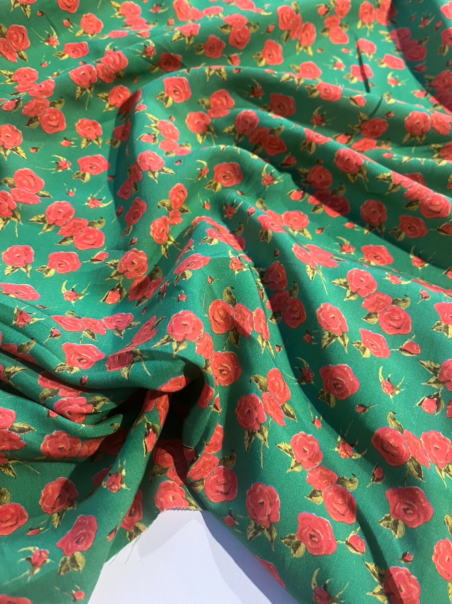 XII 058 viscose print red roses on green field