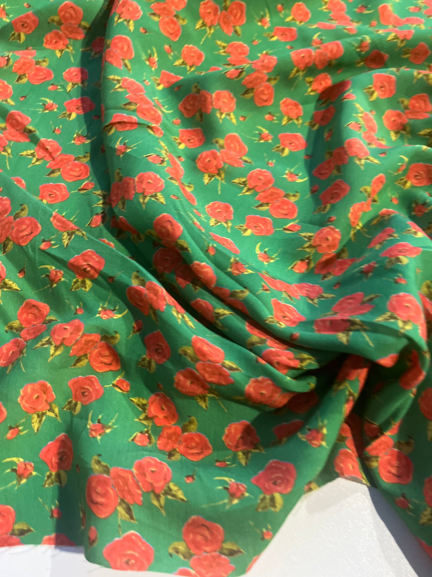 XII 058 viscose print red roses on green field