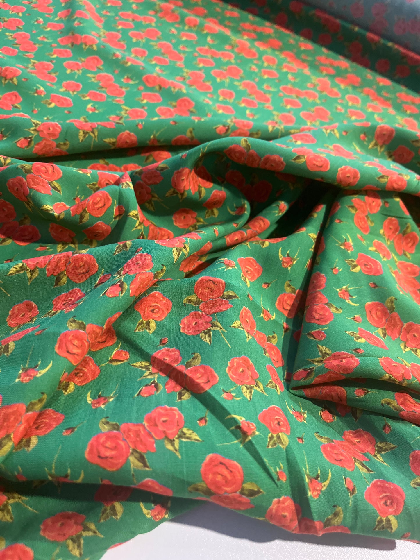 XII 058 viscose print red roses on green field