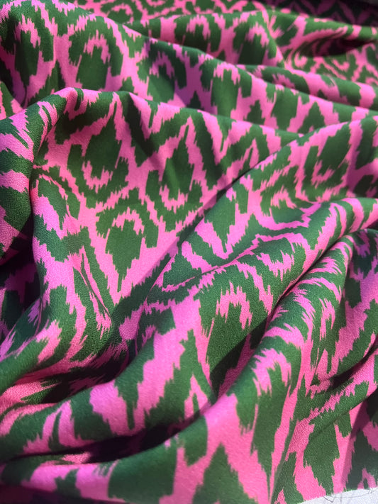 XII 059 viscose crêpe print green/fuchsia ethnical design