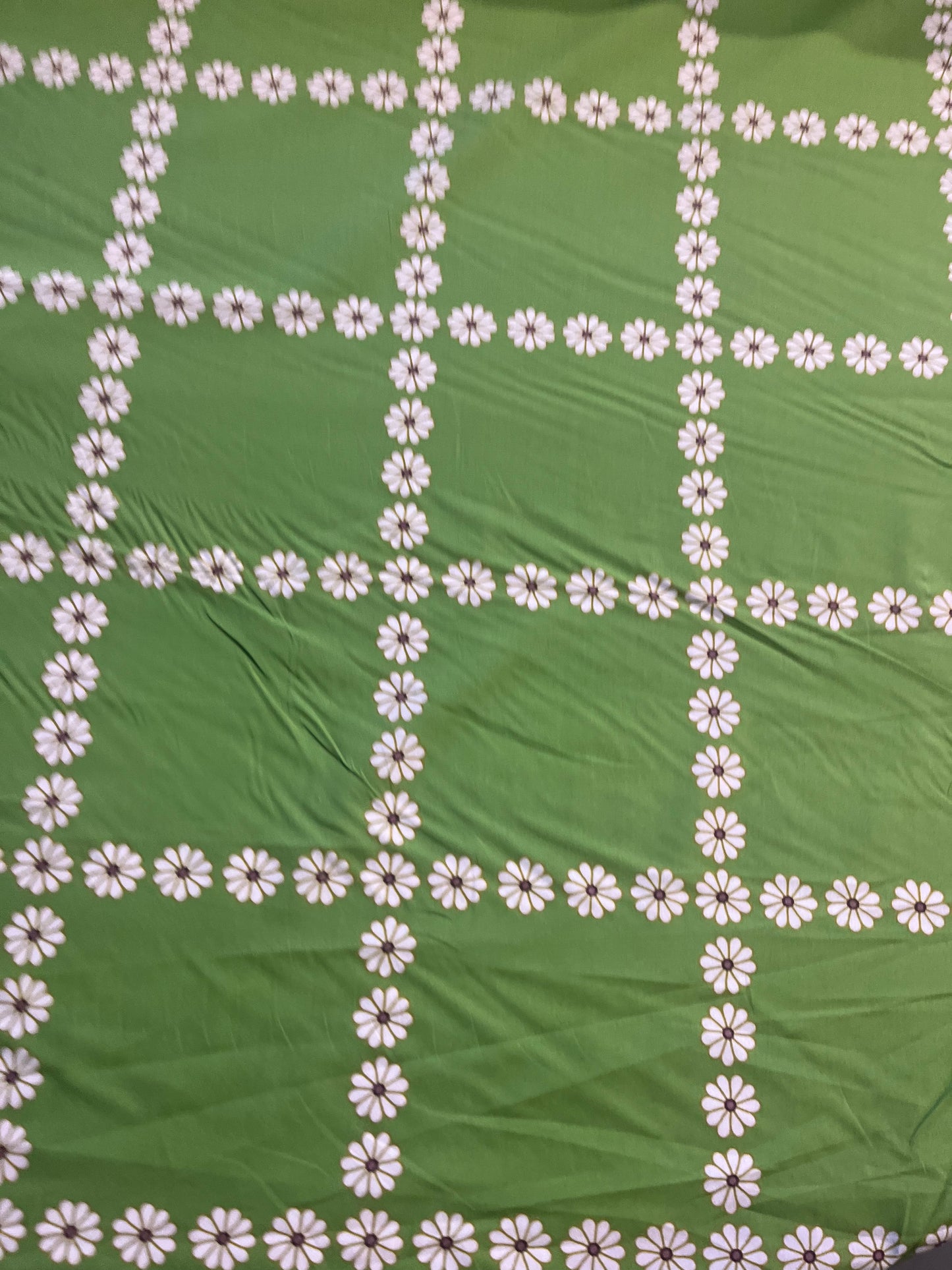 XII 060 cotton poplin green daffodils