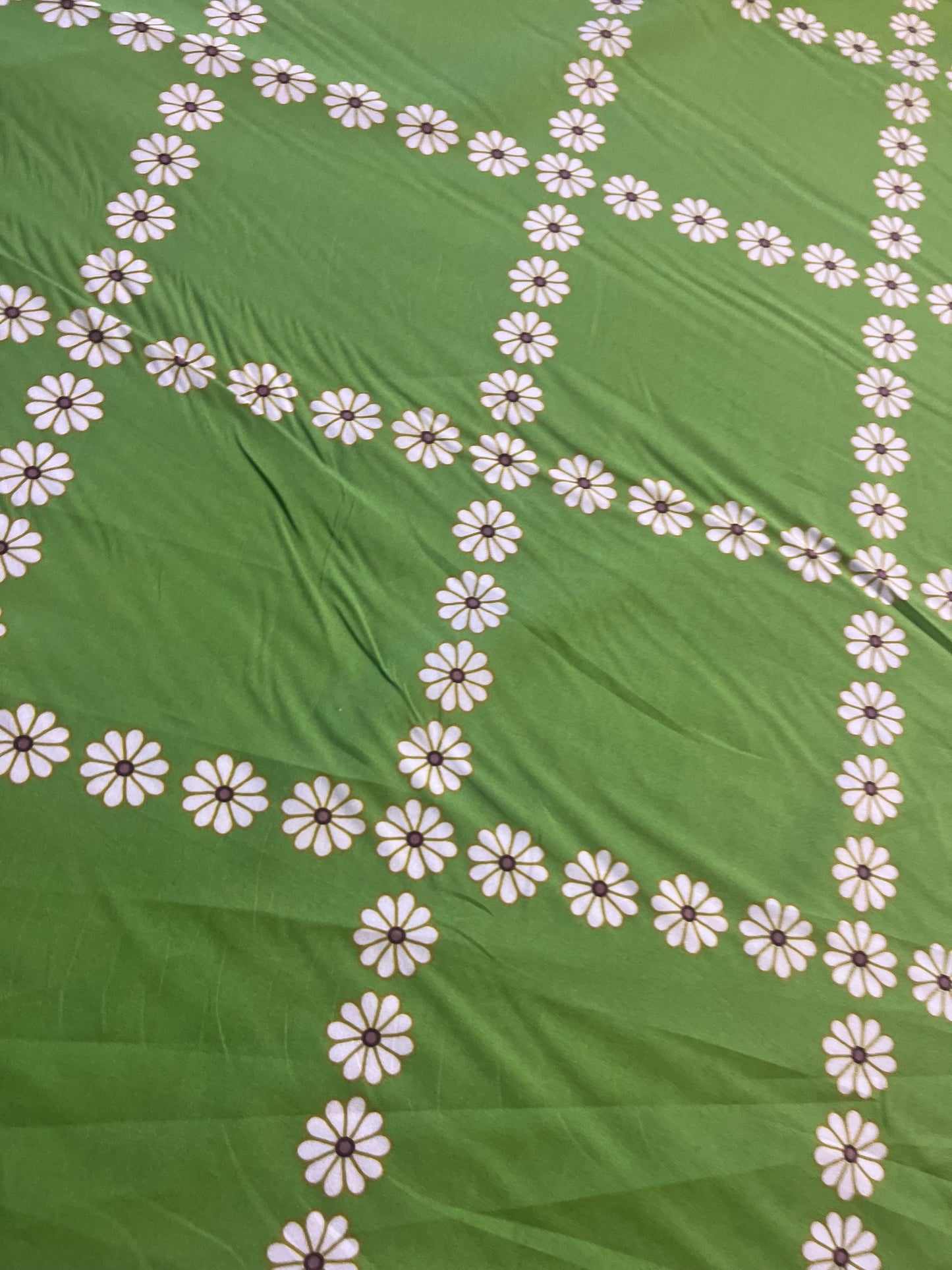 XII 060 cotton poplin green daffodils