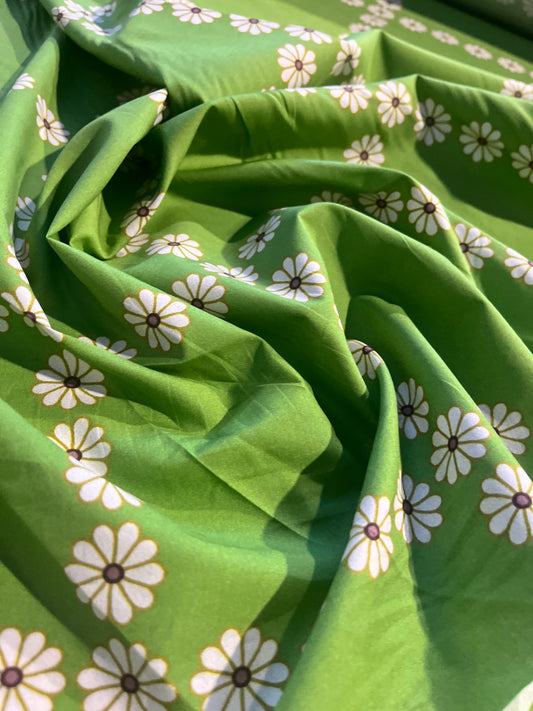 XII 060 cotton poplin green daffodils