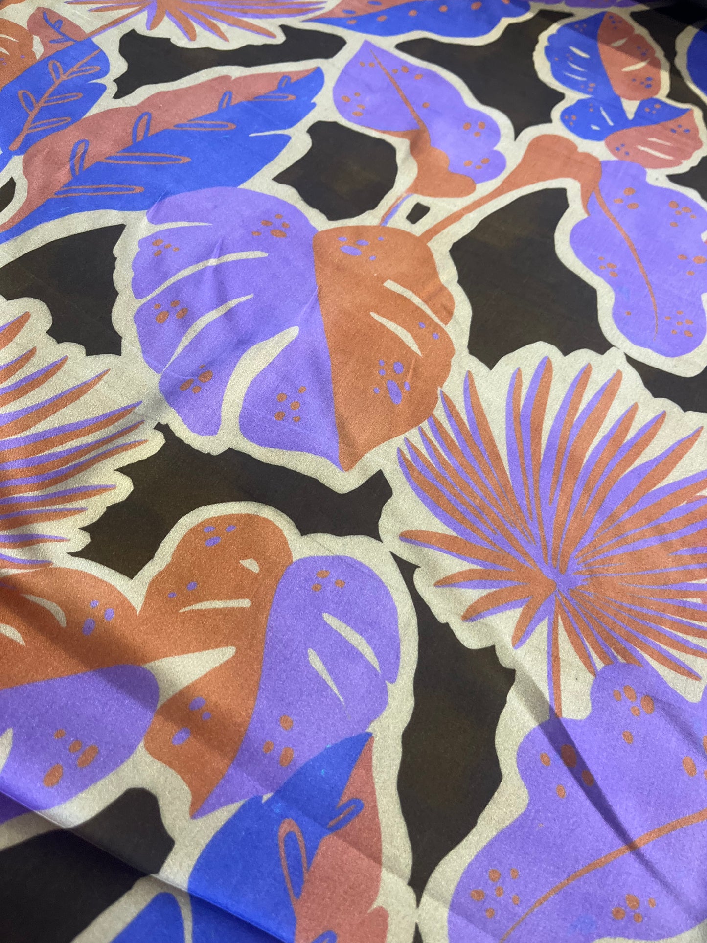 XII 062 satin viscose jungle print lilac/pink/brown