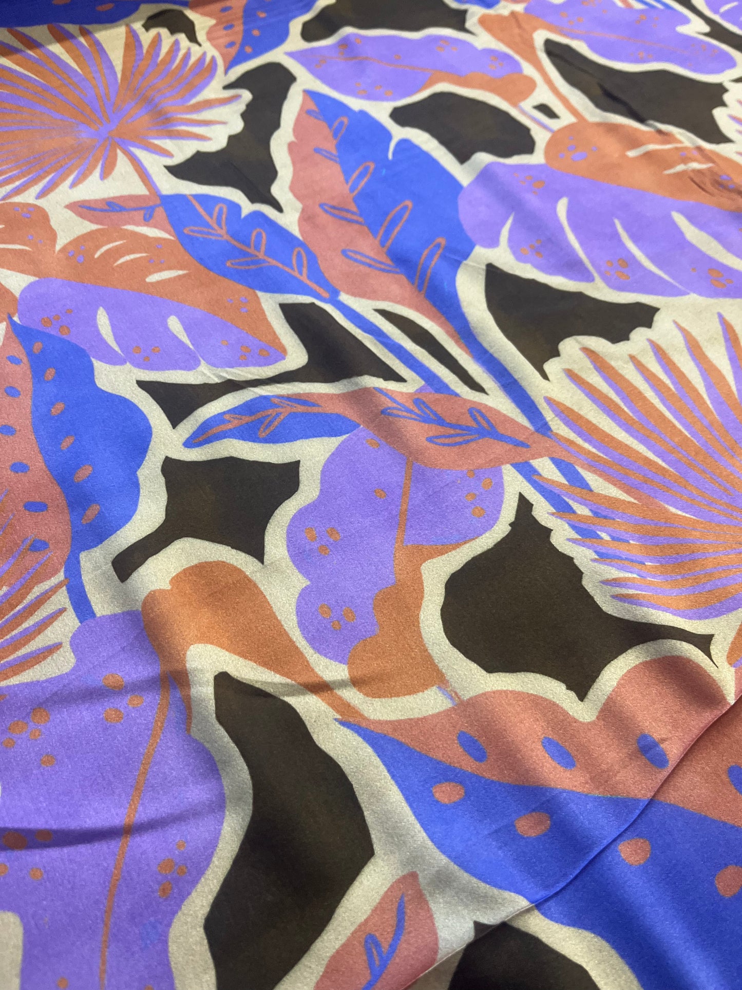 XII 062 satin viscose jungle print lilac/pink/brown