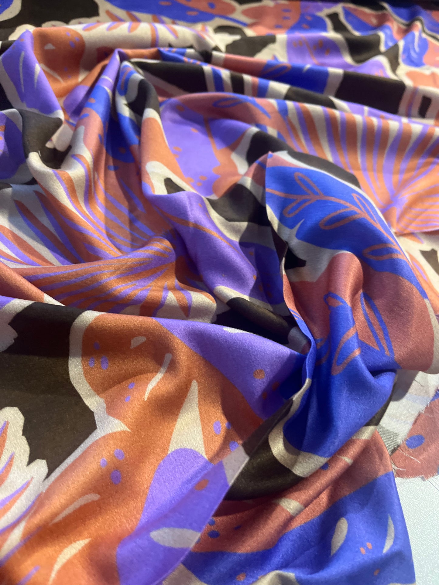 XII 062 satin viscose jungle print lilac/pink/brown