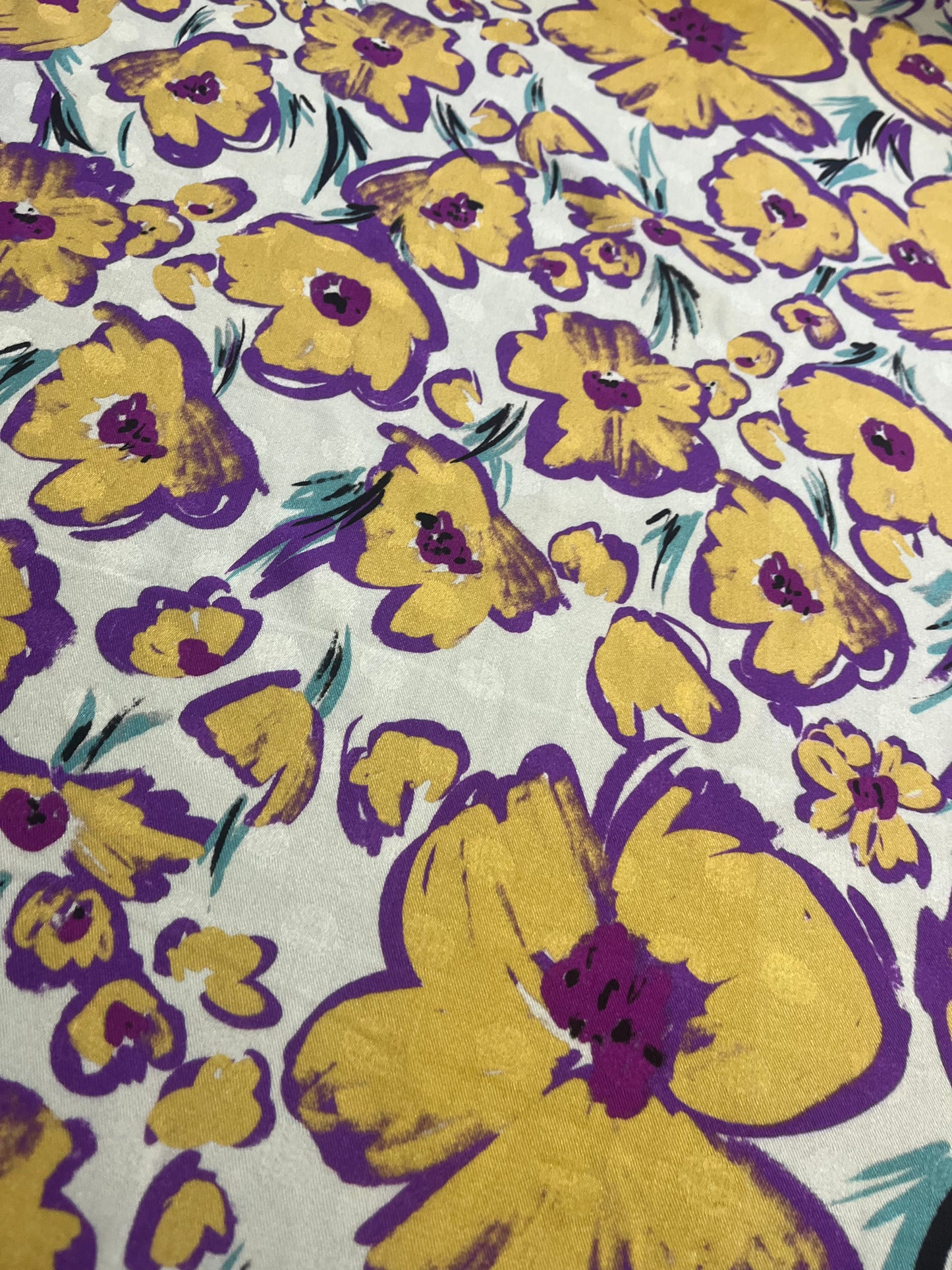 XII 063 warm viscose twill print purple/yellow flowers