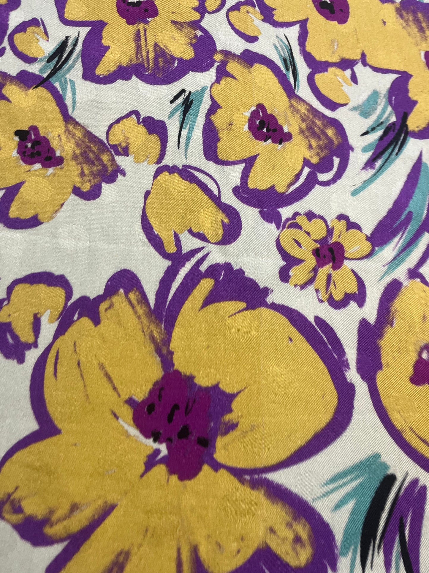 XII 063 warm viscose twill print purple/yellow flowers