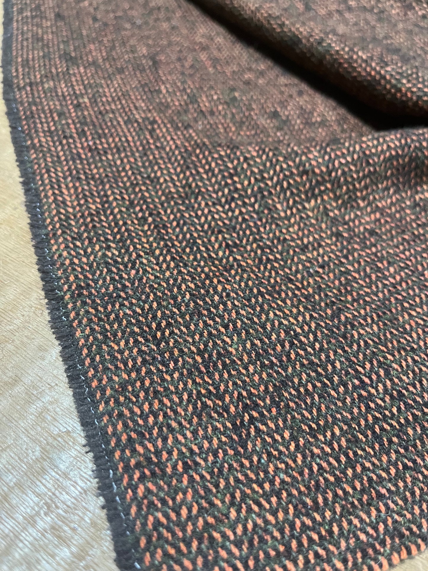 G02 Wooly tweed orange