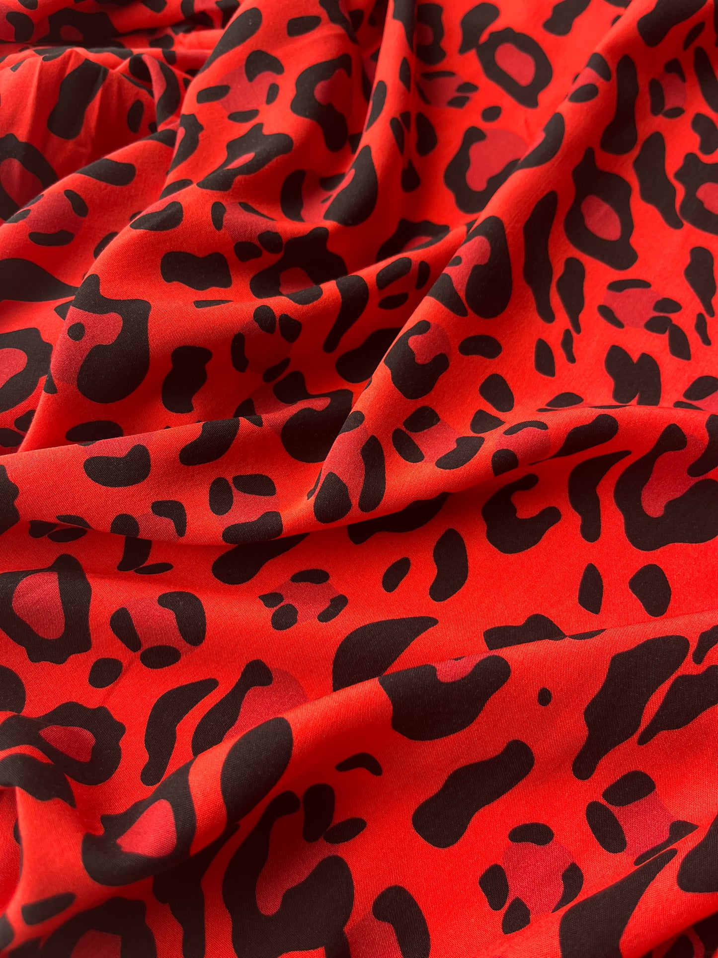 JUNO 023 twill viscose red/black leopard