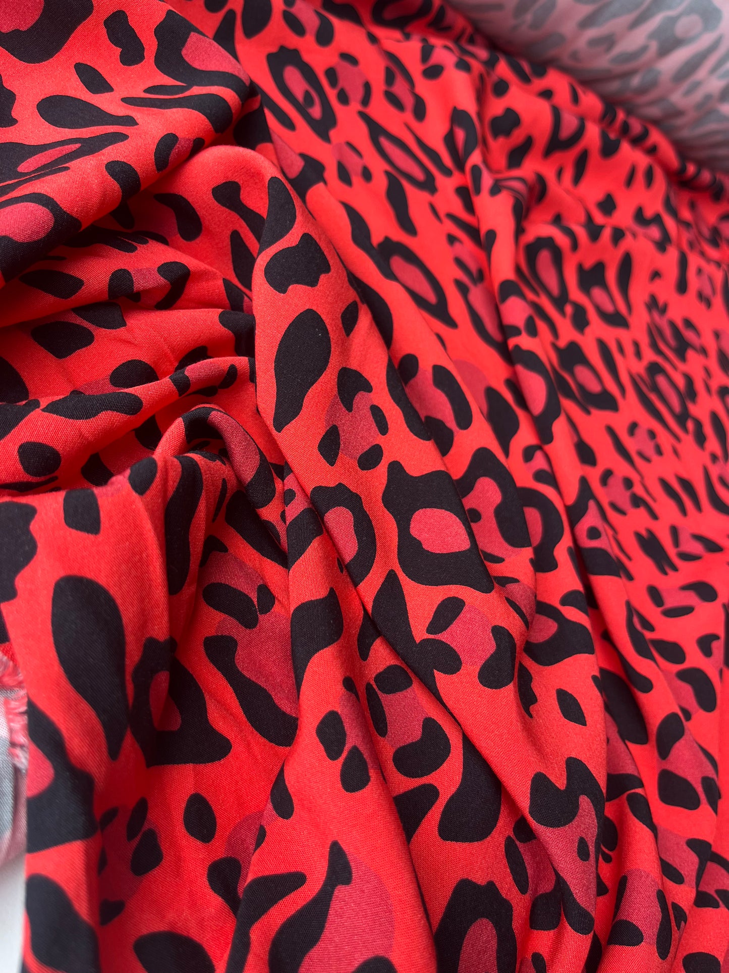 JUNO 023 twill viscose red/black leopard