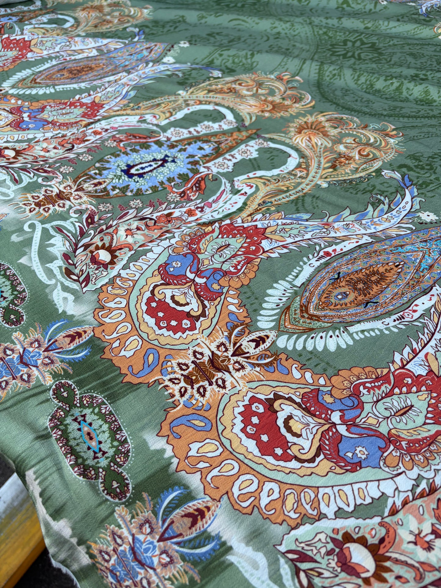 AXEL 003 khaky double border cashemere print viscose crêpe