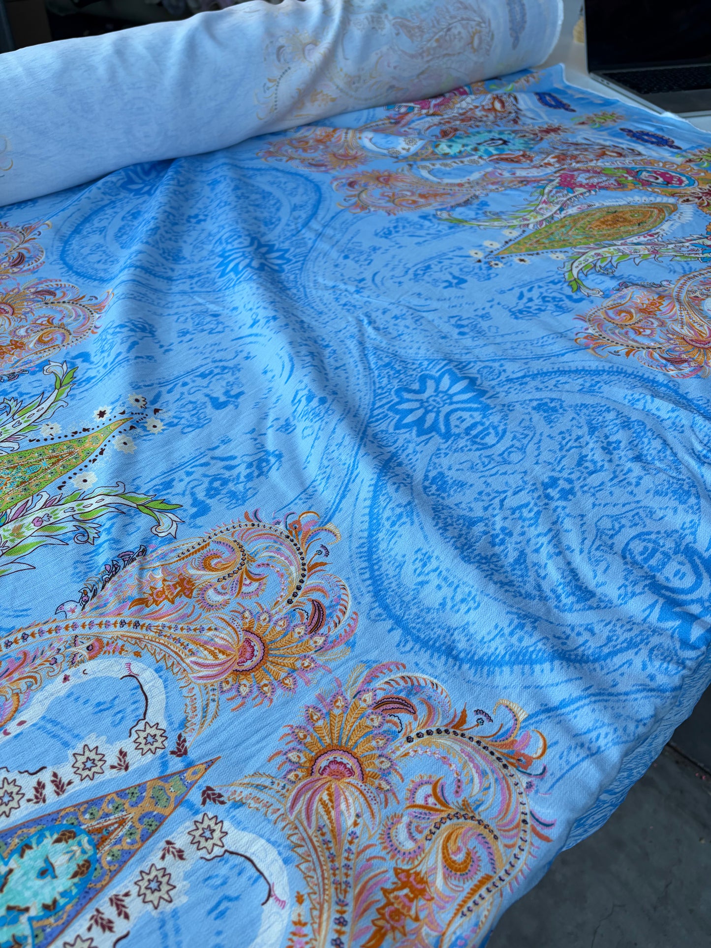 AXEL 004 light blue double border cashemere print viscose crêpe