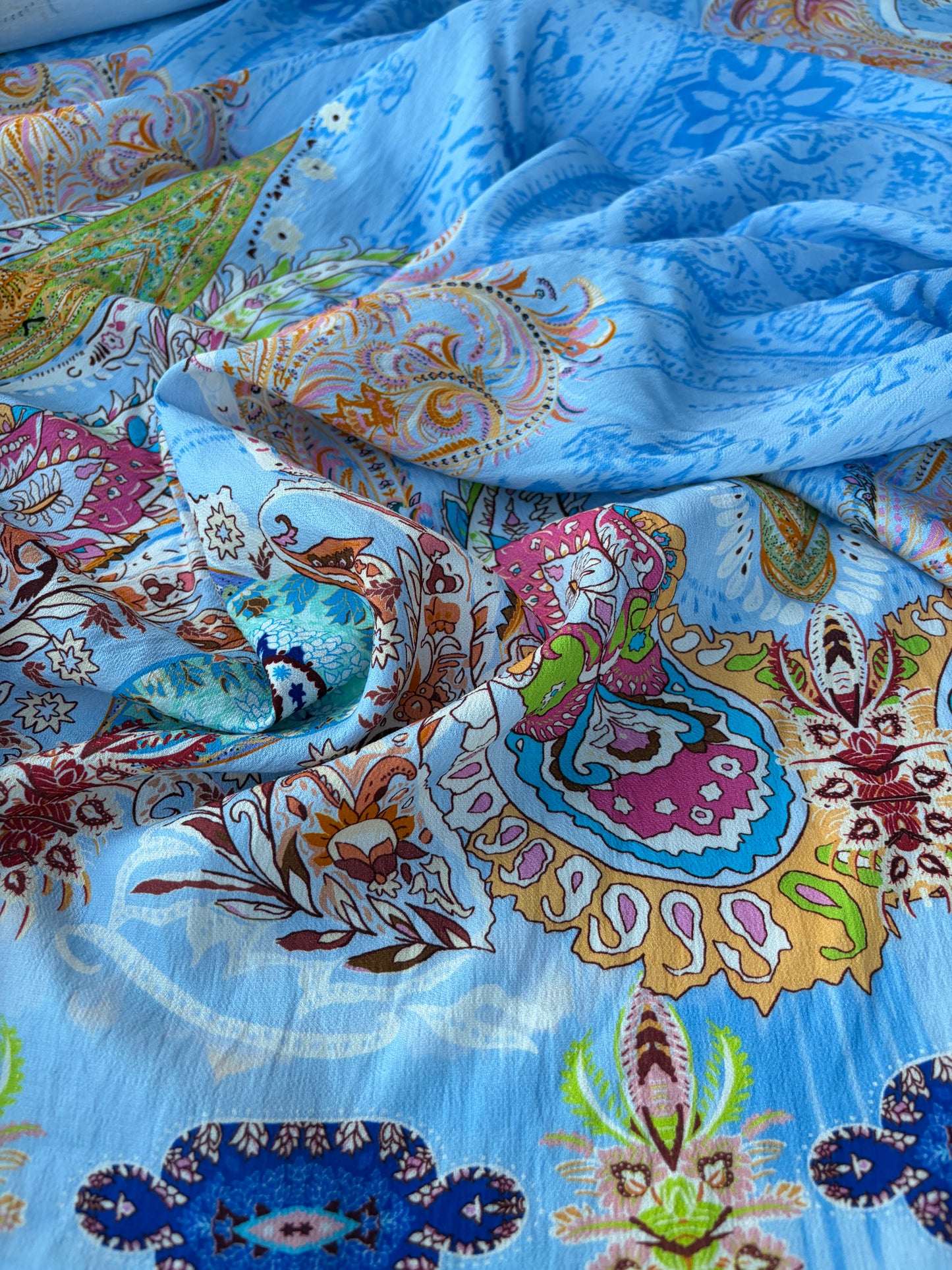 AXEL 004 light blue double border cashemere print viscose crêpe