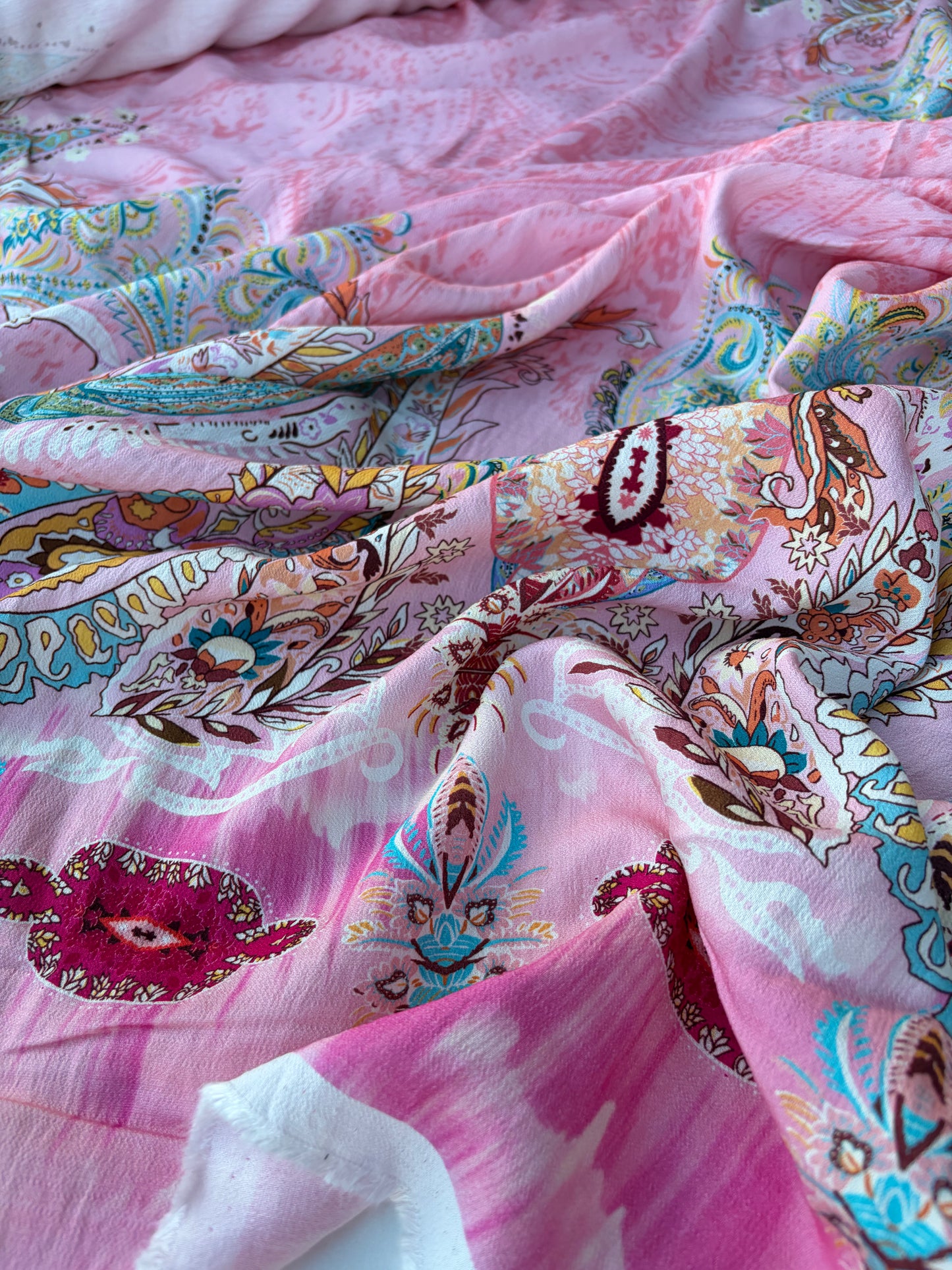 AXEL 005 pink double border cashemere print viscose crêpe