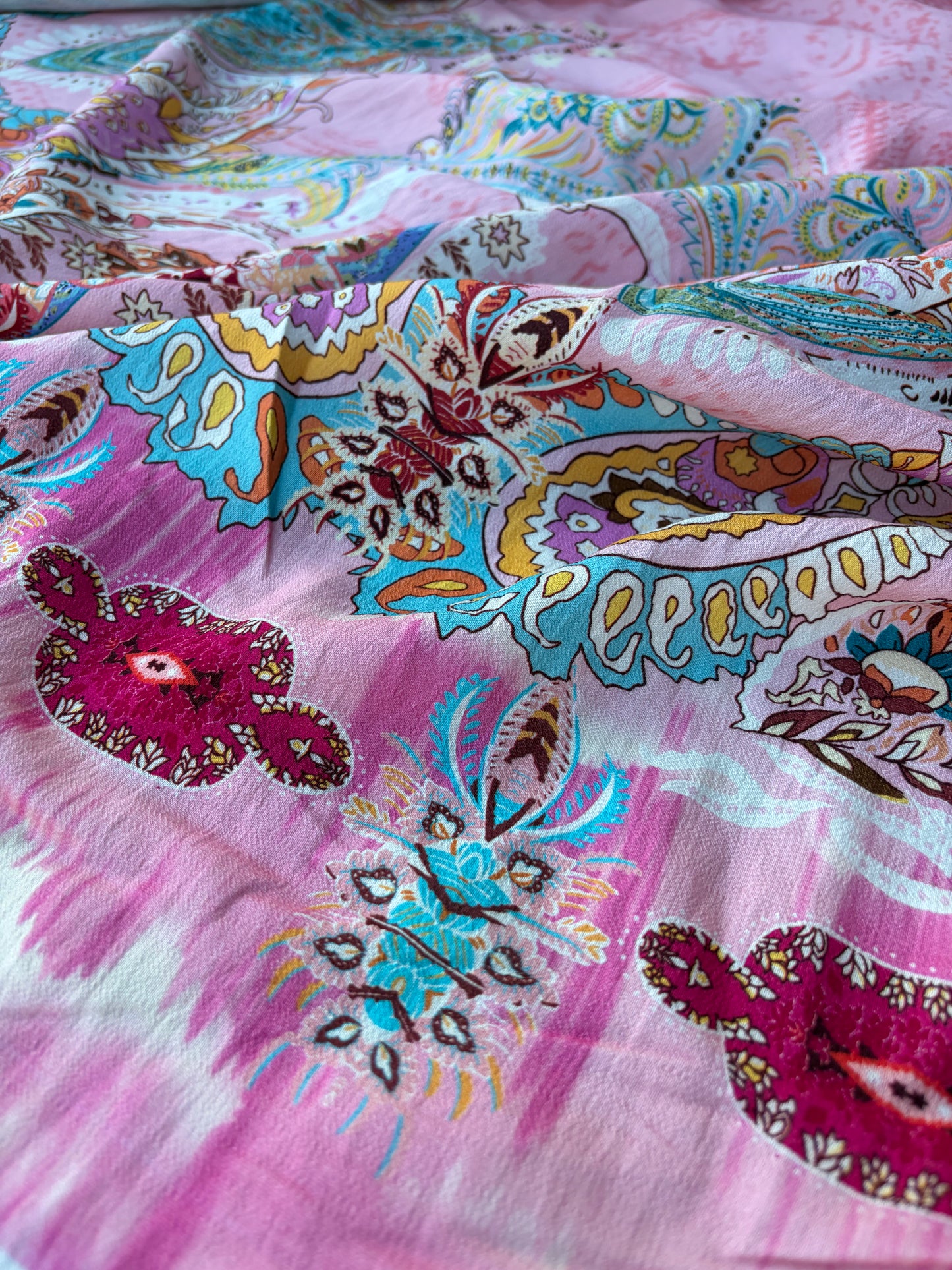 AXEL 005 pink double border cashemere print viscose crêpe