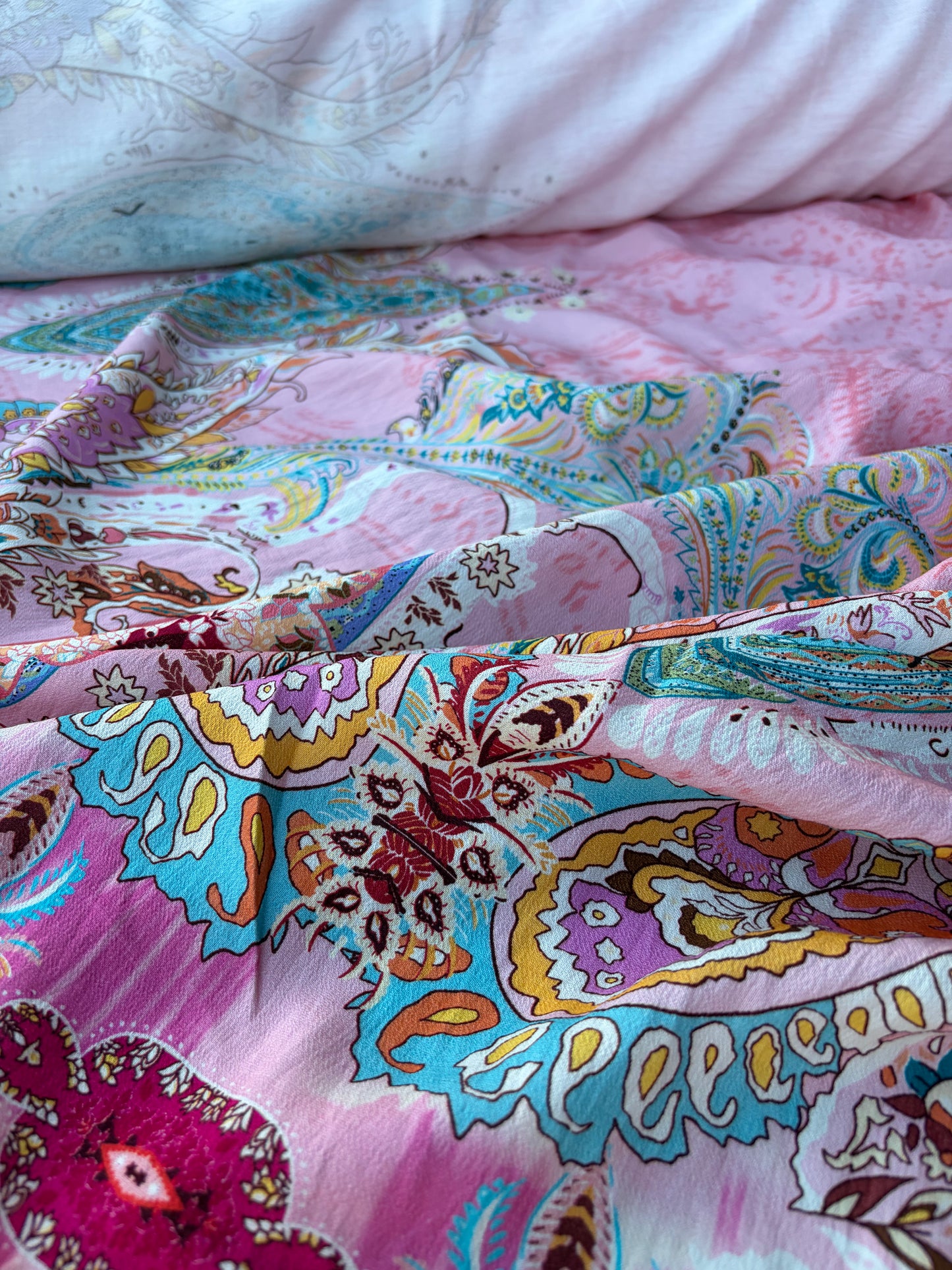AXEL 005 pink double border cashemere print viscose crêpe