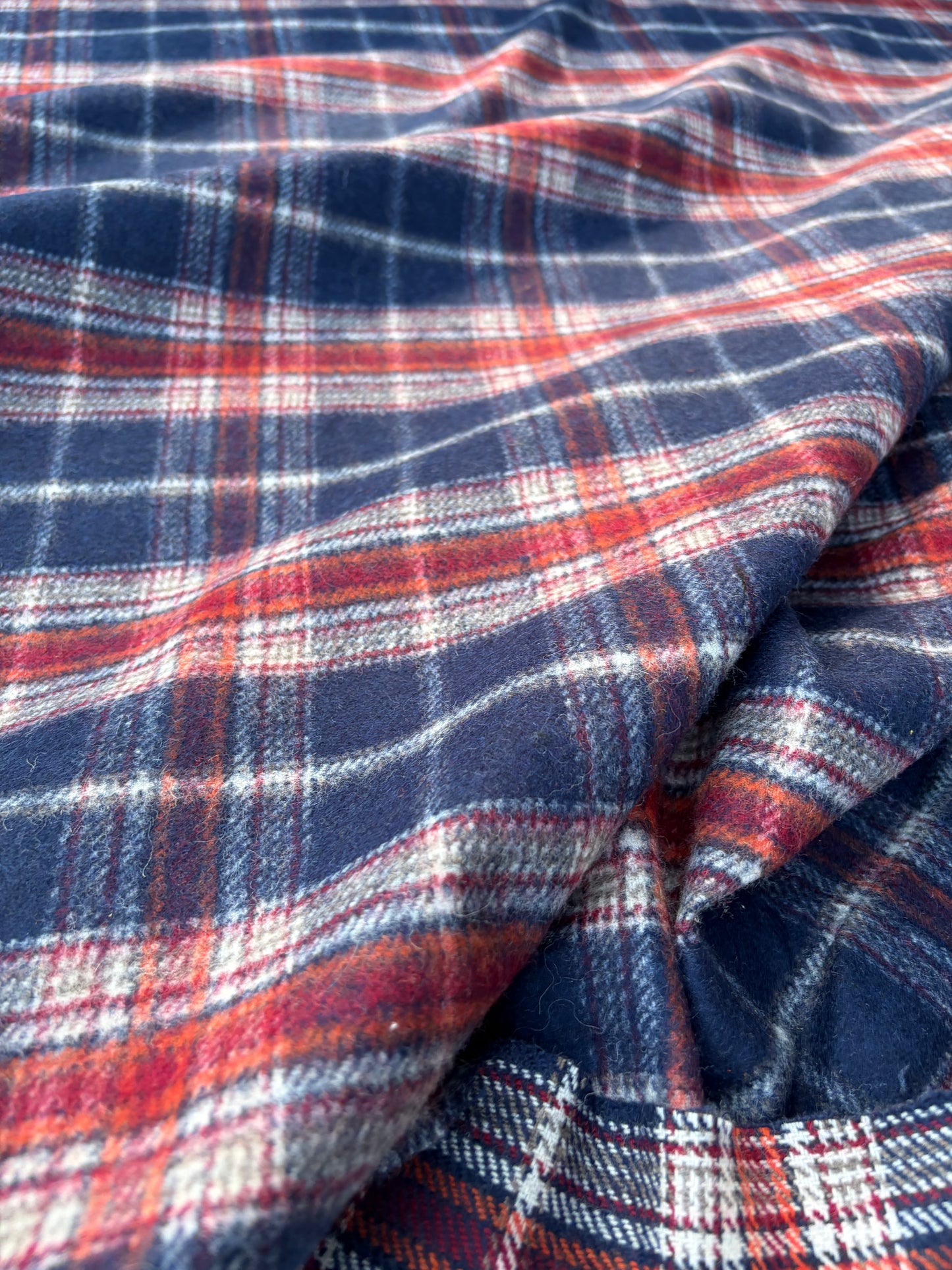 AXEL 012 navy/red checkered wool flannel