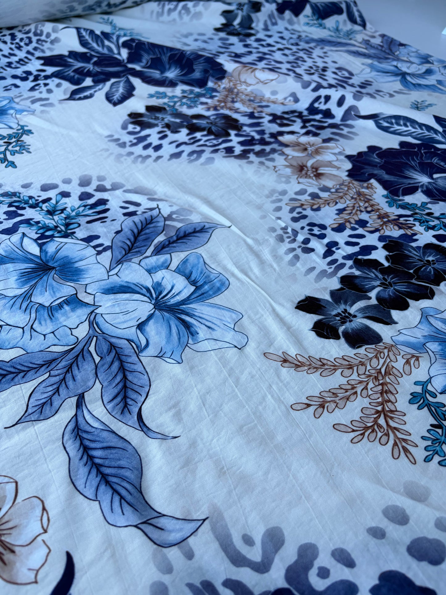 AXEL 015 flowers and animals  viscose crêpe