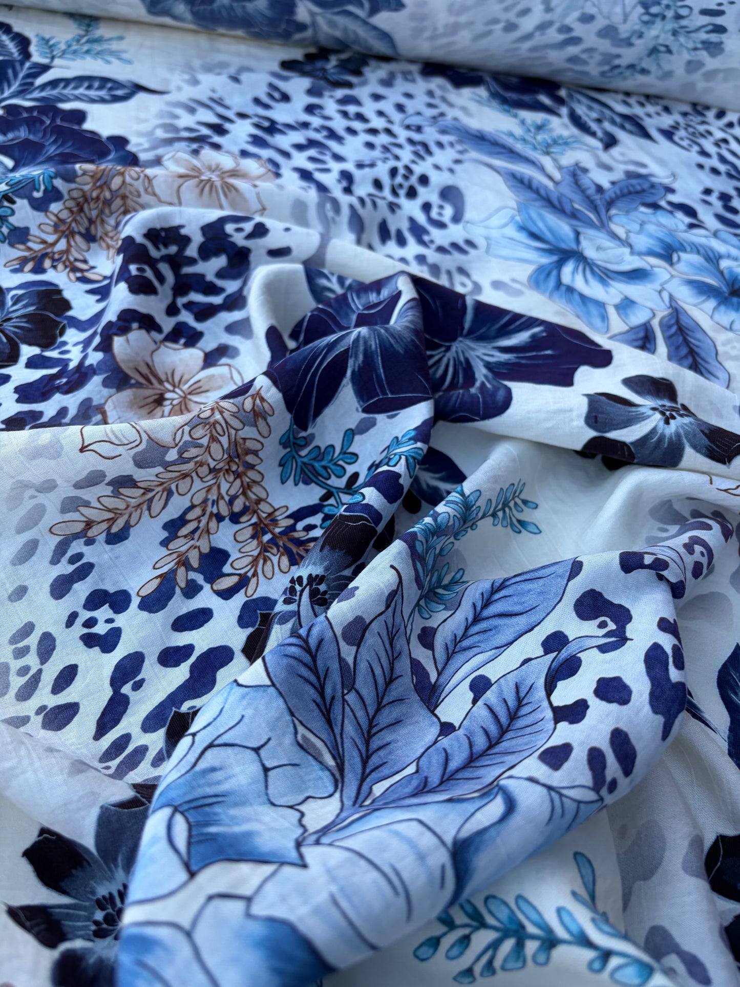 AXEL 015 flowers and animals  viscose crêpe