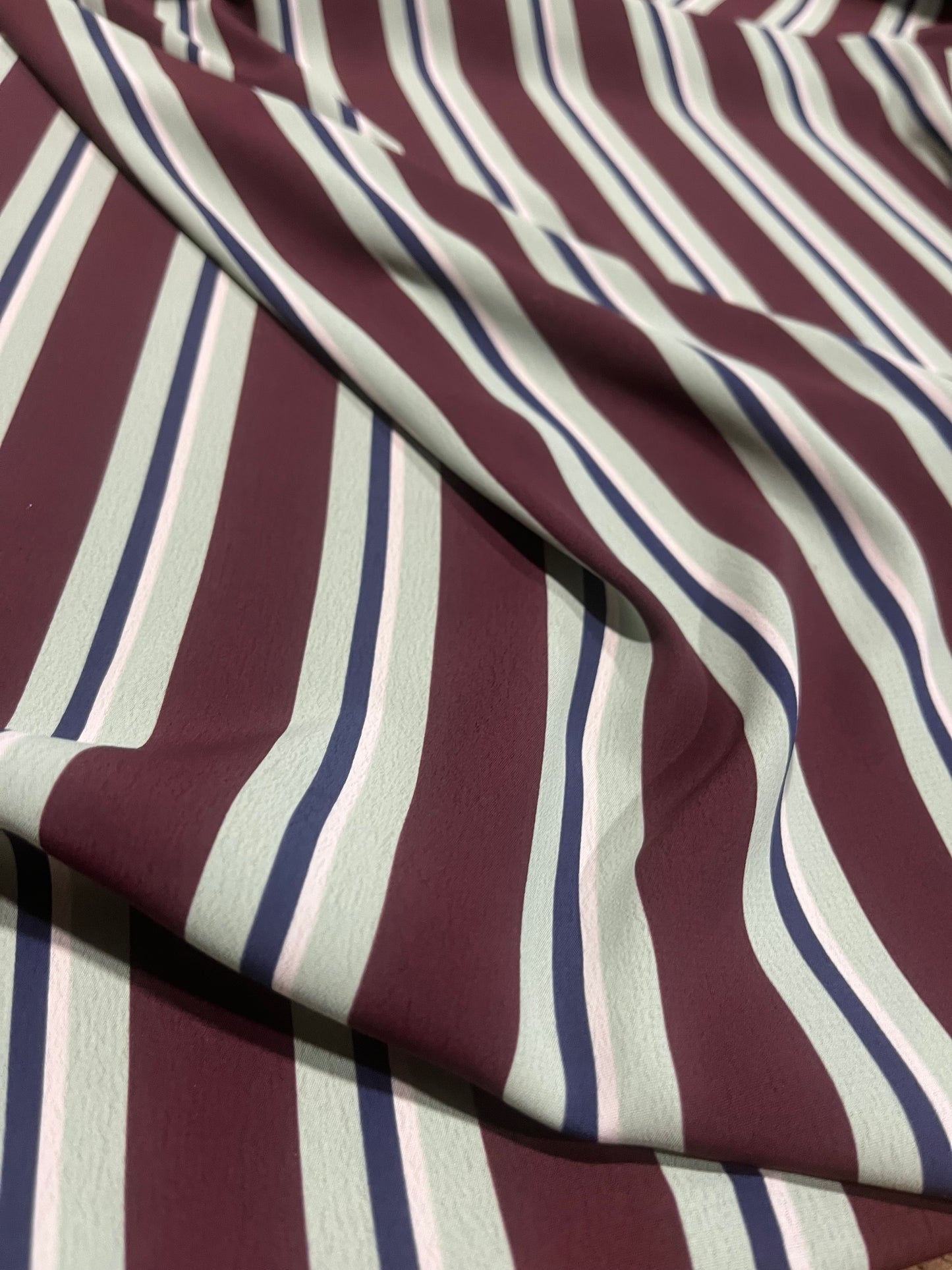 D01 Bordeaux stripe