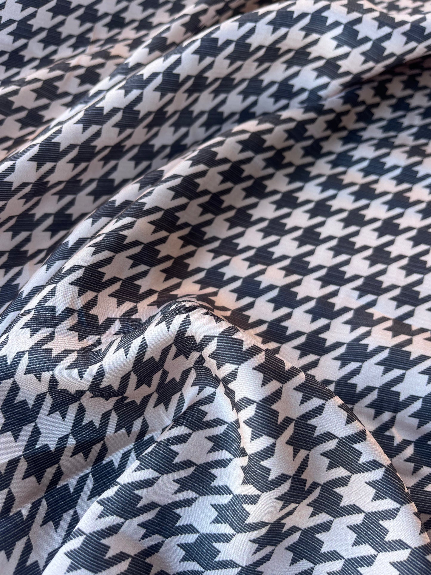 JUNO 043  viscose satin micro pied de poule