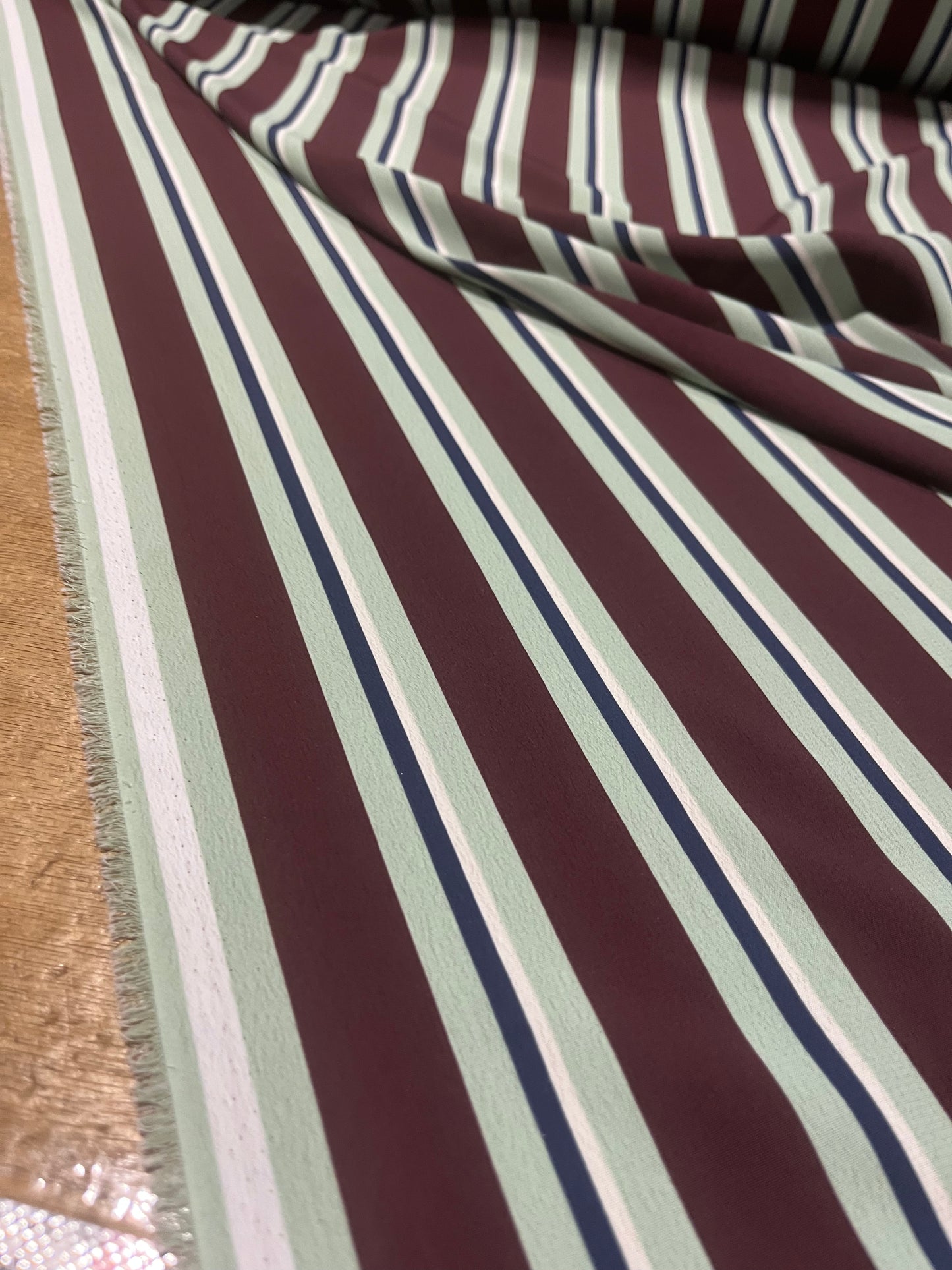 D01 Bordeaux stripe