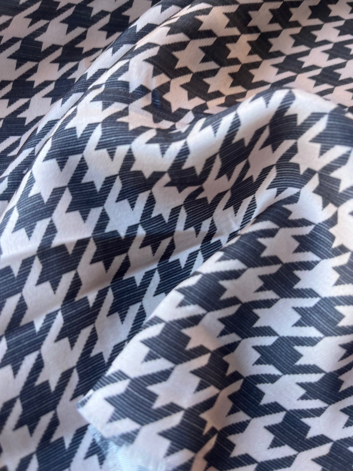 JUNO 043  viscose satin micro pied de poule
