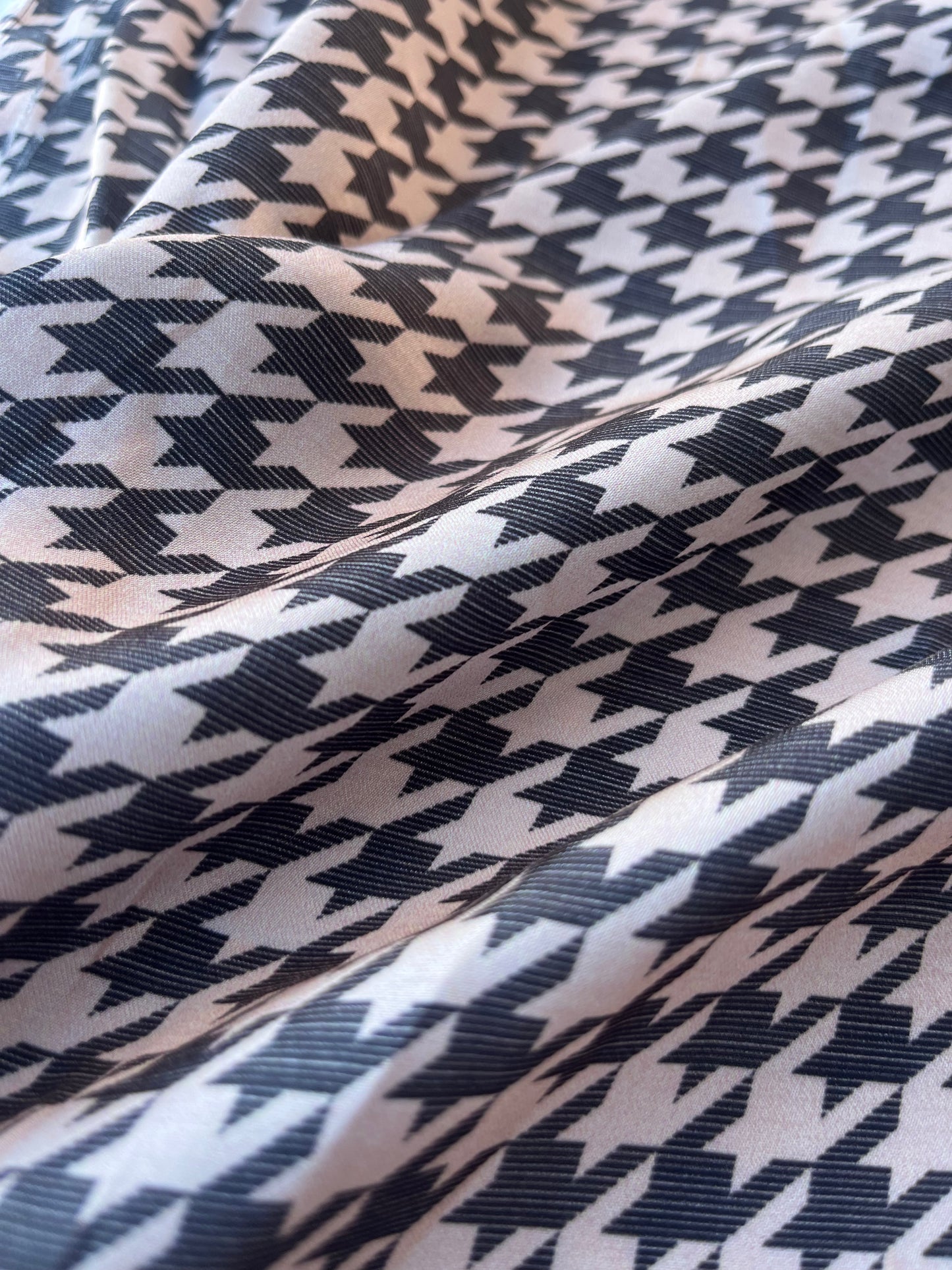 JUNO 043  viscose satin micro pied de poule