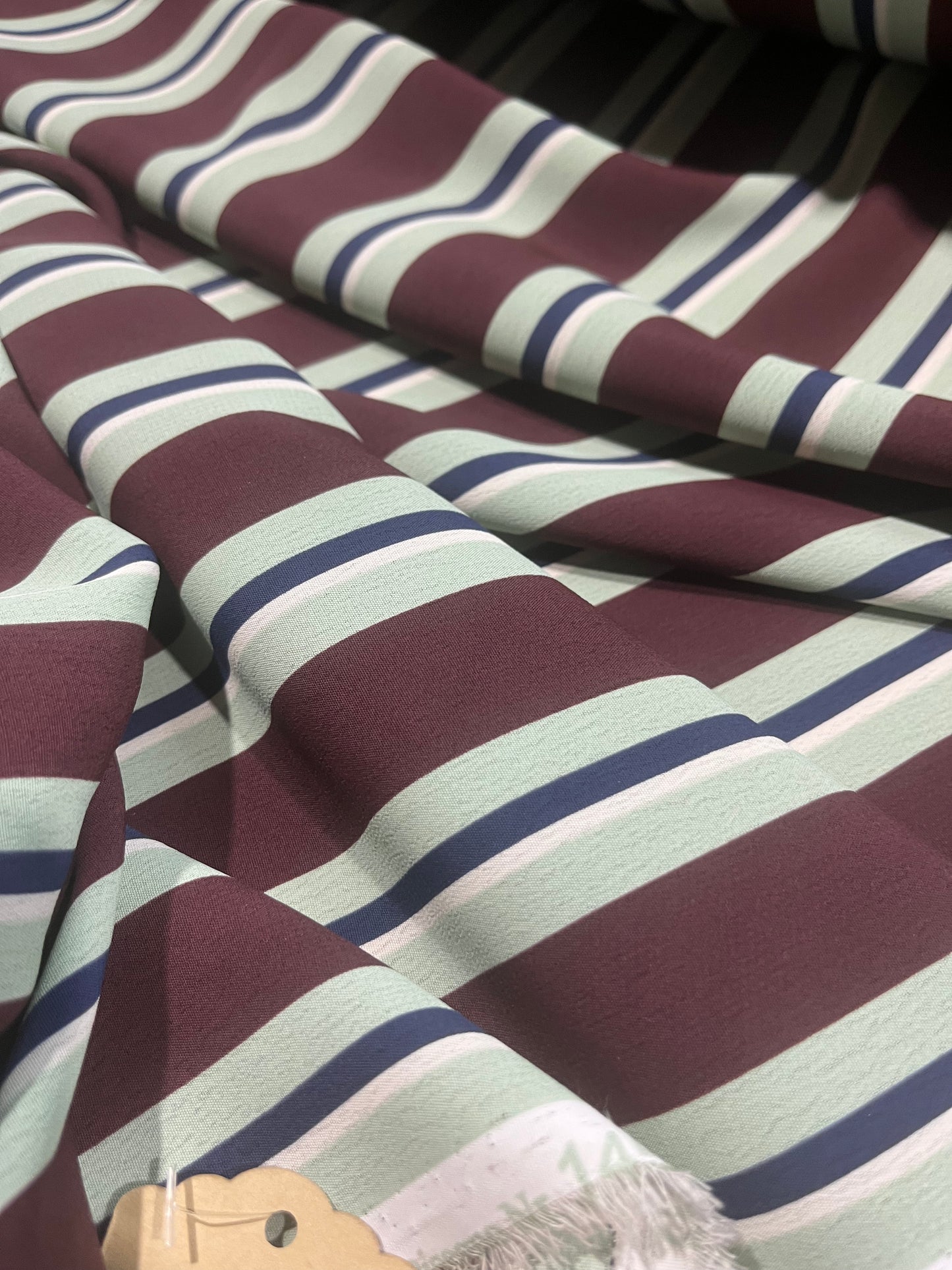 D01 Bordeaux stripe