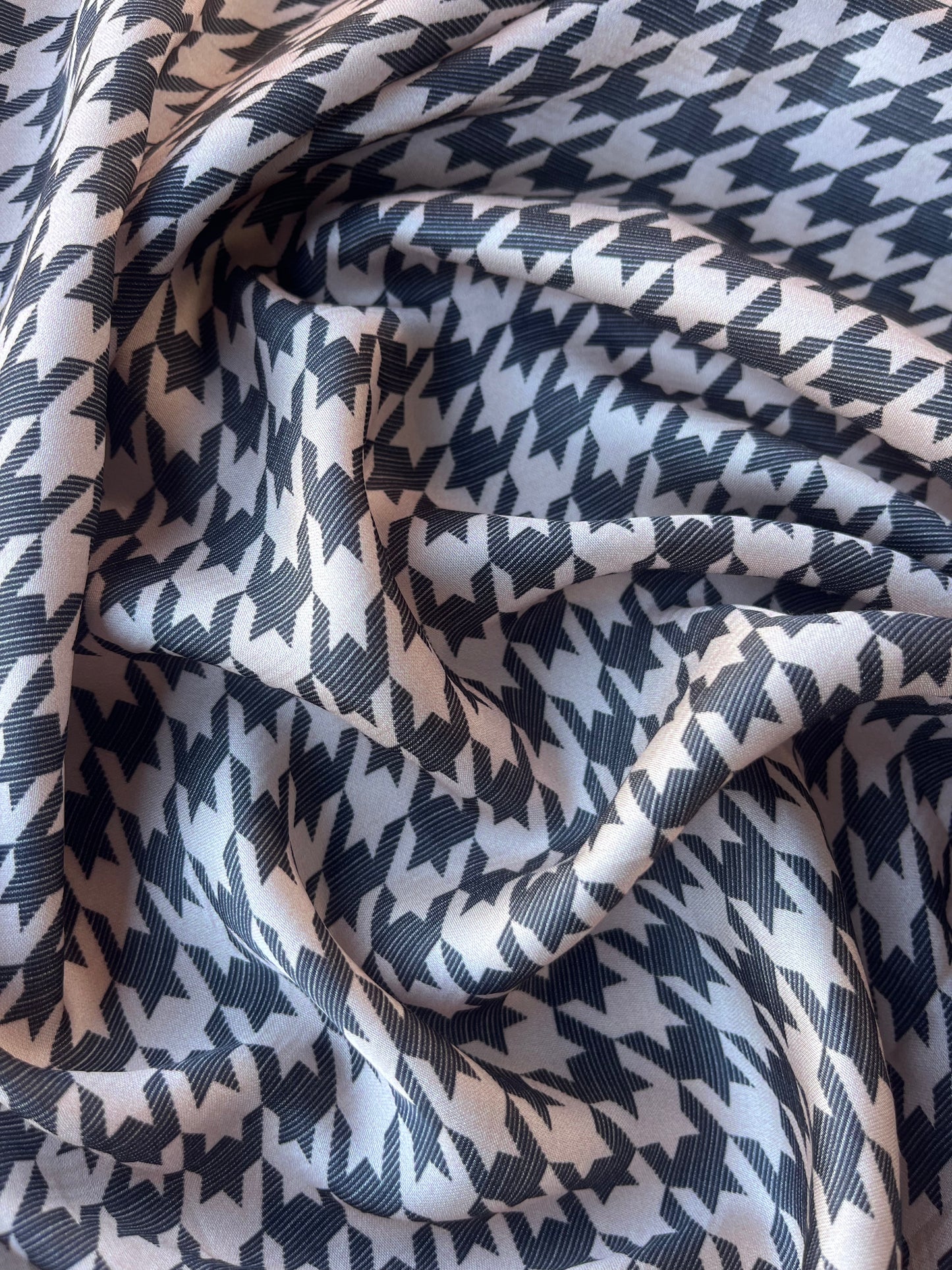 JUNO 043  viscose satin micro pied de poule
