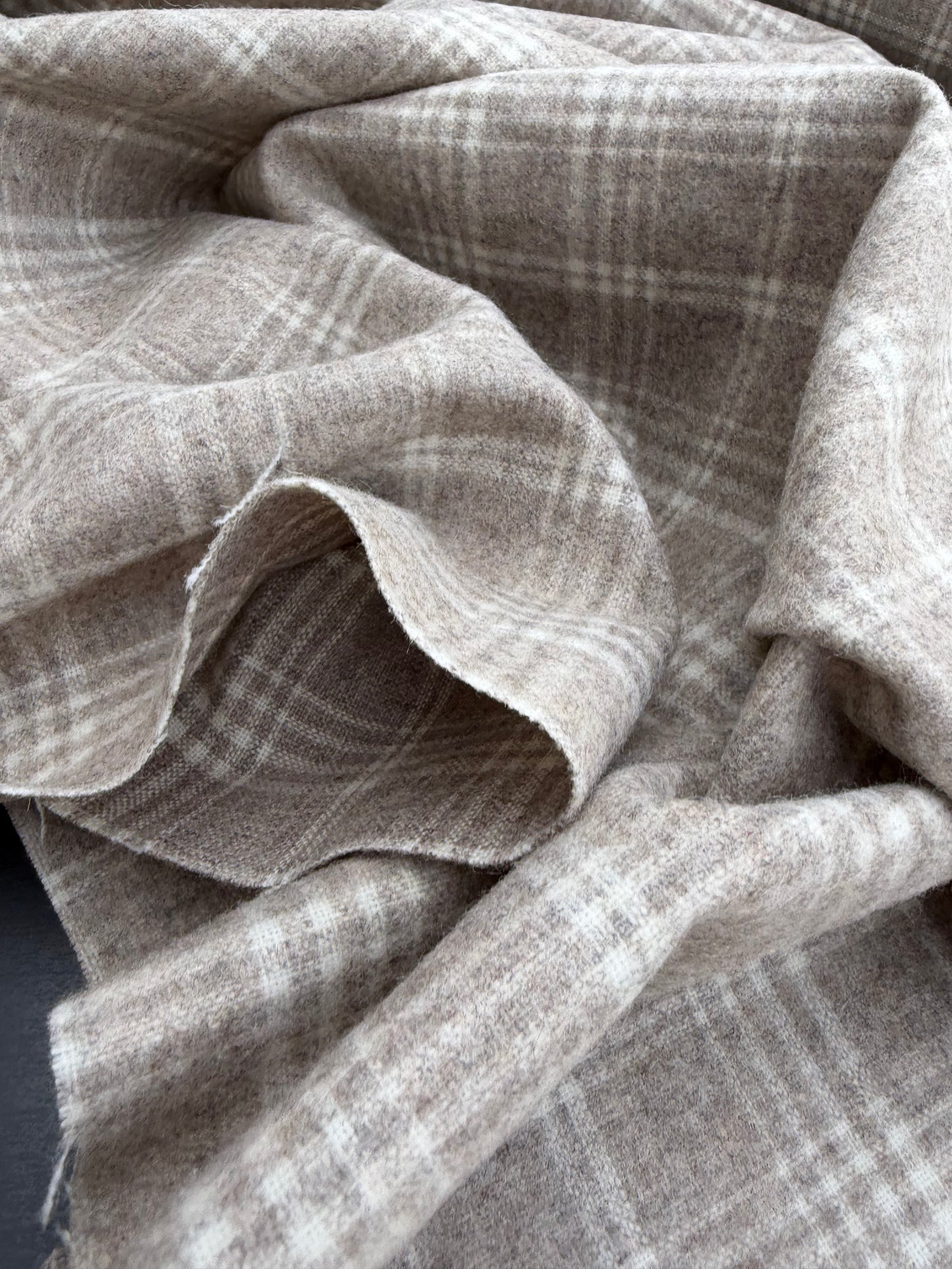 B.ROSE 035 wool check greige