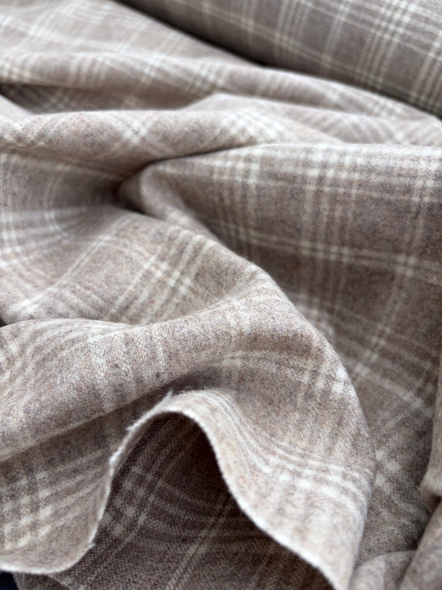 B.ROSE 035 wool check greige