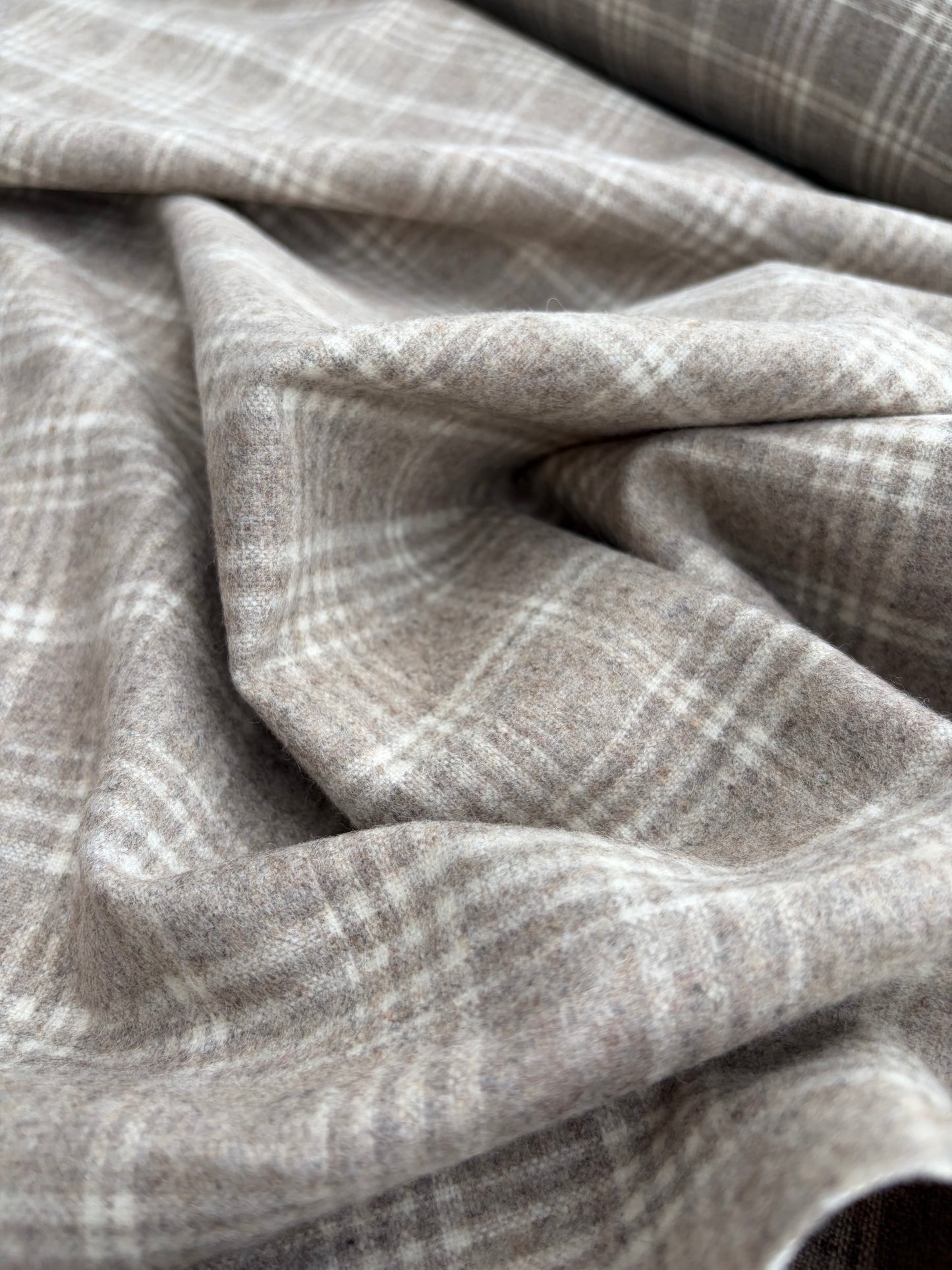 B.ROSE 035 wool check greige
