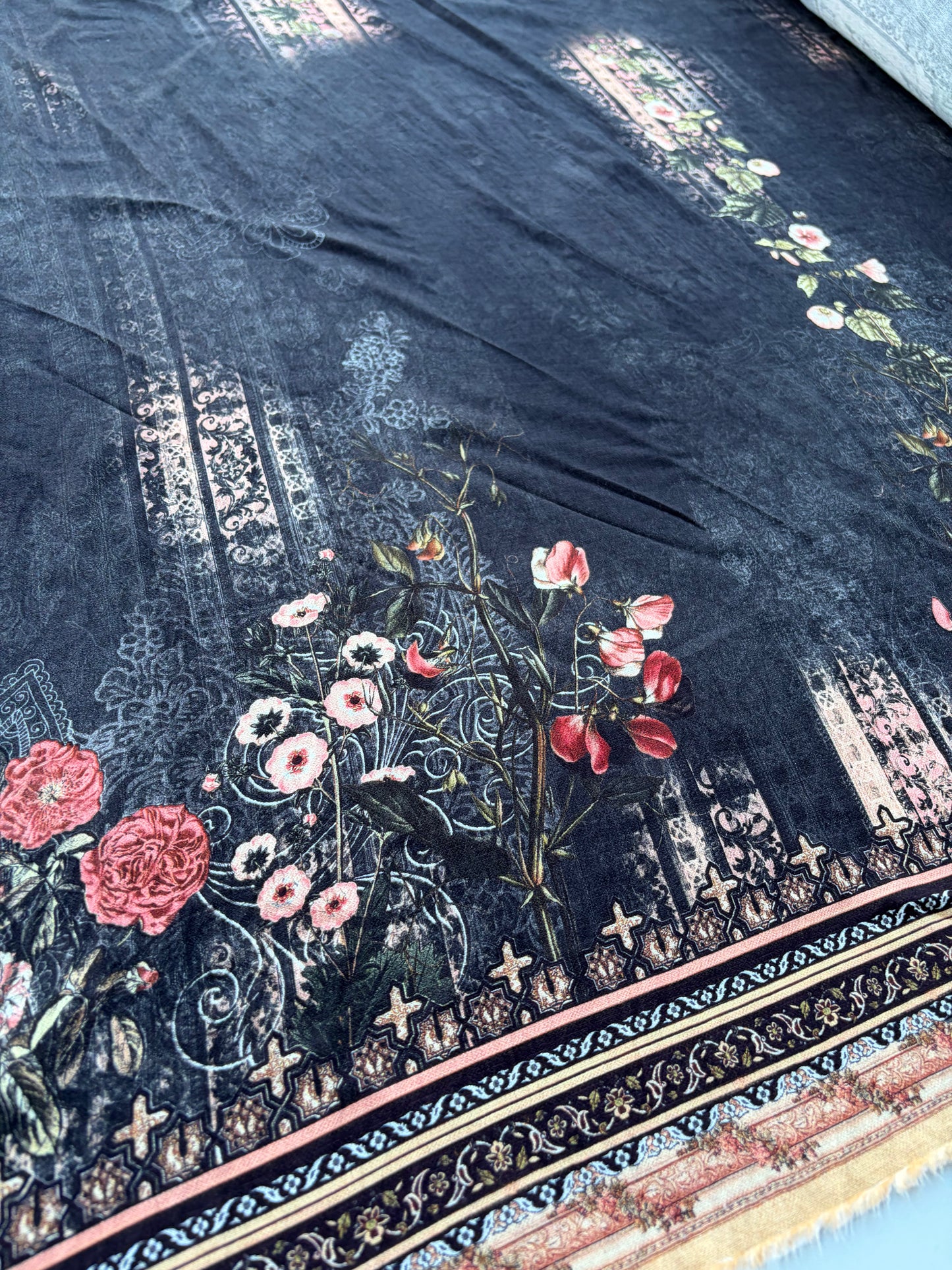 AXEL 022 black double border vintage print viscose crêpe