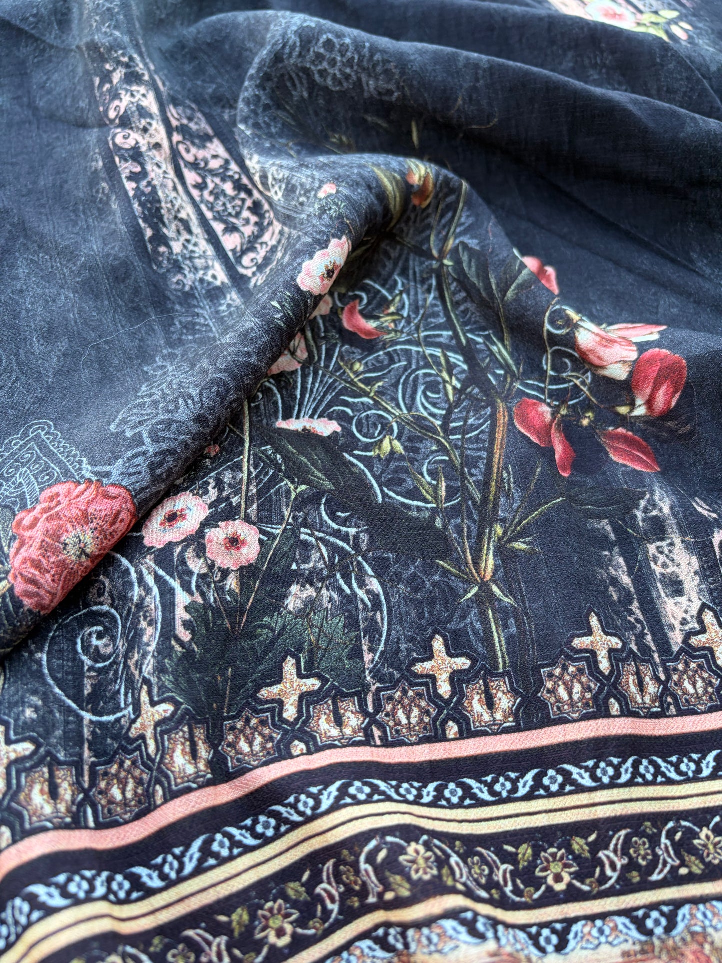 AXEL 022 black double border vintage print viscose crêpe