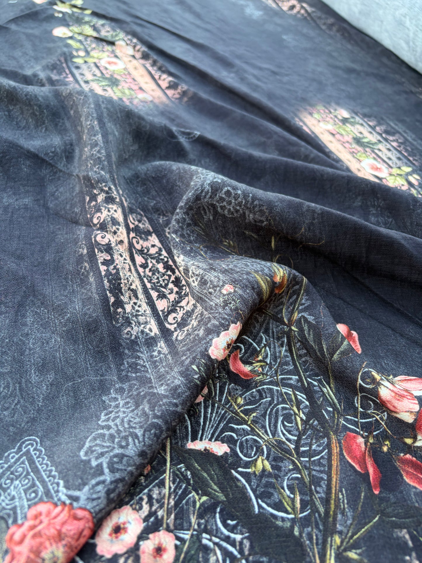AXEL 022 black double border vintage print viscose crêpe