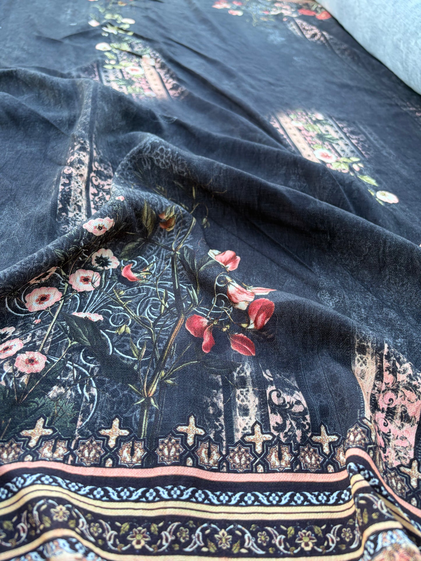 AXEL 022 black double border vintage print viscose crêpe