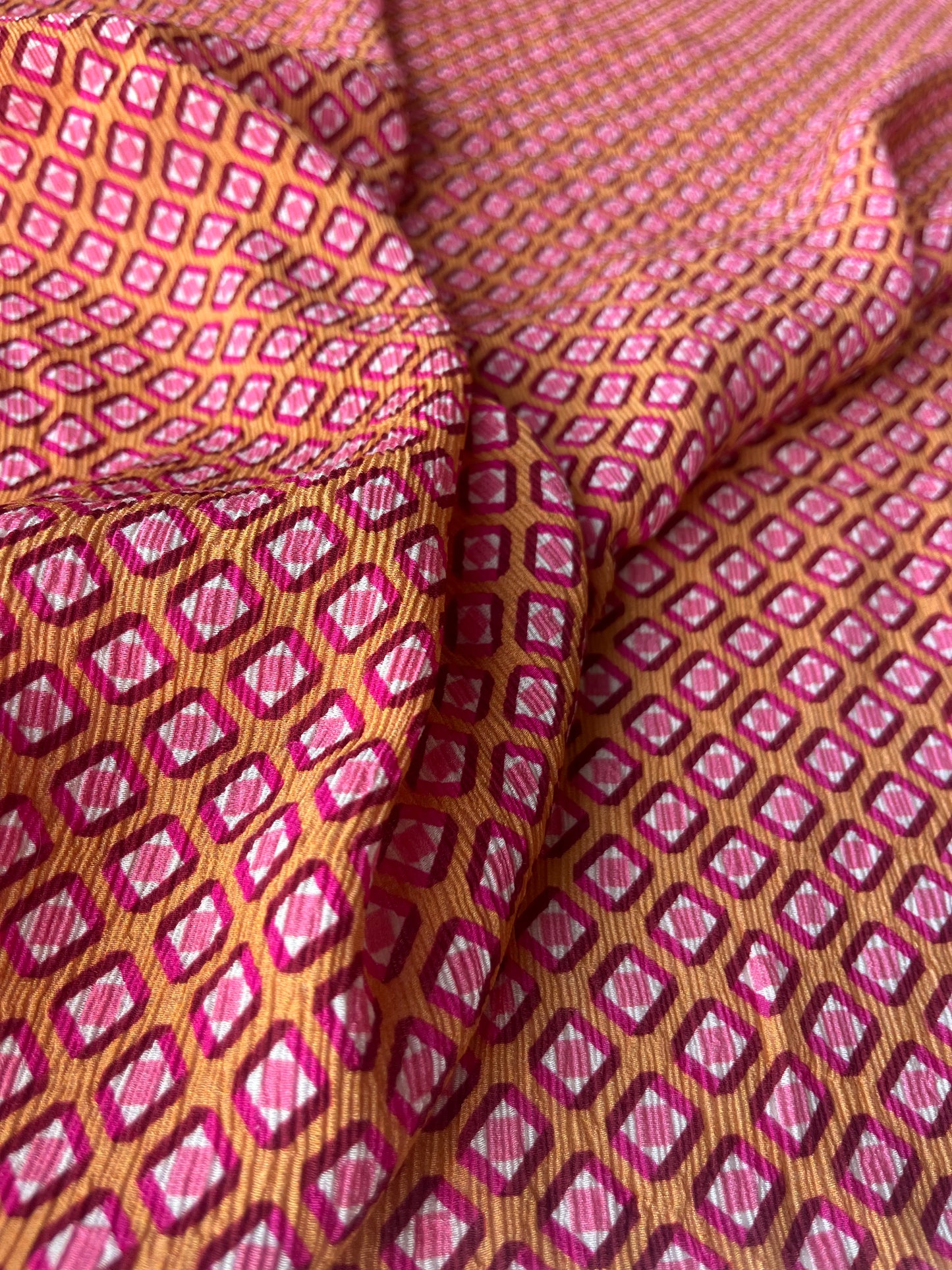 JUNO 050 crinkle viscose micro geometric rhombus