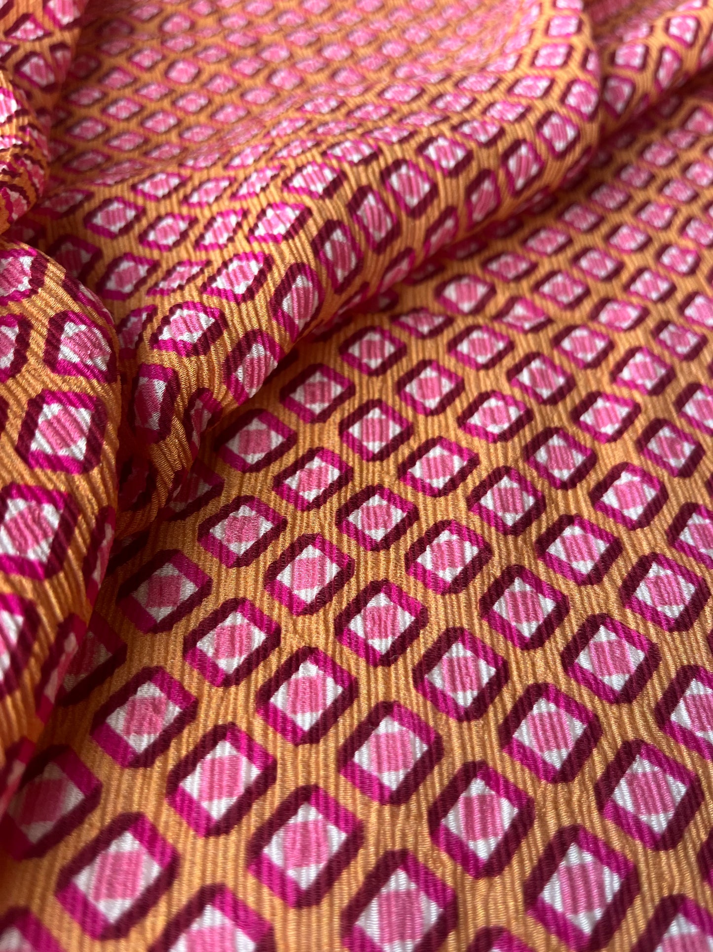 JUNO 050 crinkle viscose micro geometric rhombus