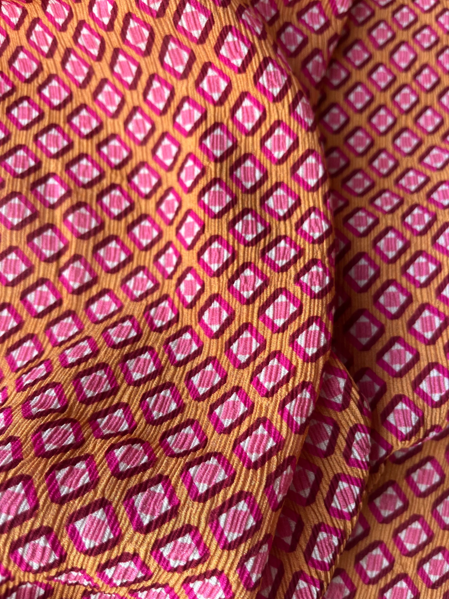 JUNO 050 crinkle viscose micro geometric rhombus