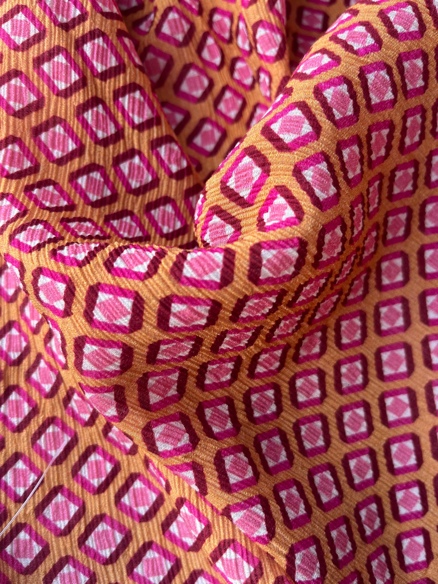 JUNO 050 crinkle viscose micro geometric rhombus