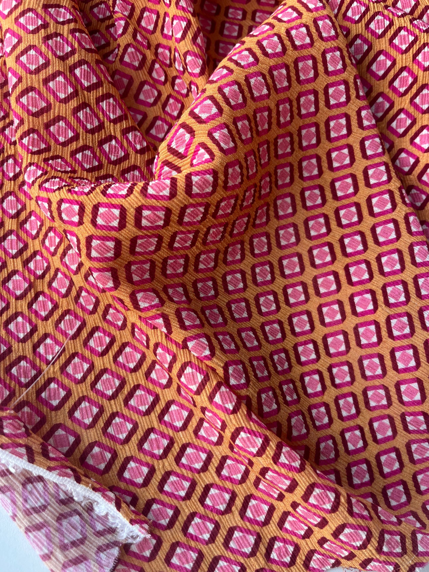 JUNO 050 crinkle viscose micro geometric rhombus