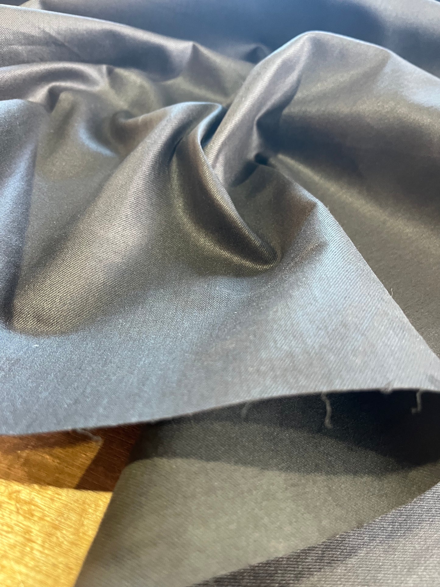 F02 cotton gabardine stretch with shiny coating