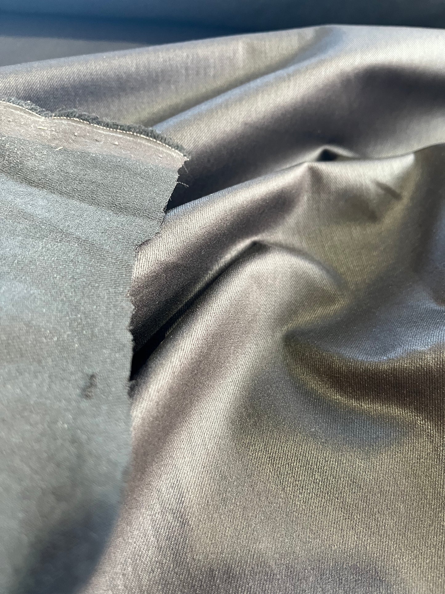 F02 cotton gabardine stretch with shiny coating