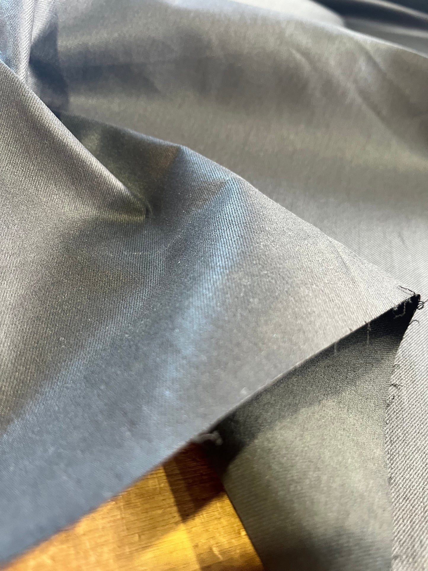 F02 cotton gabardine stretch with shiny coating