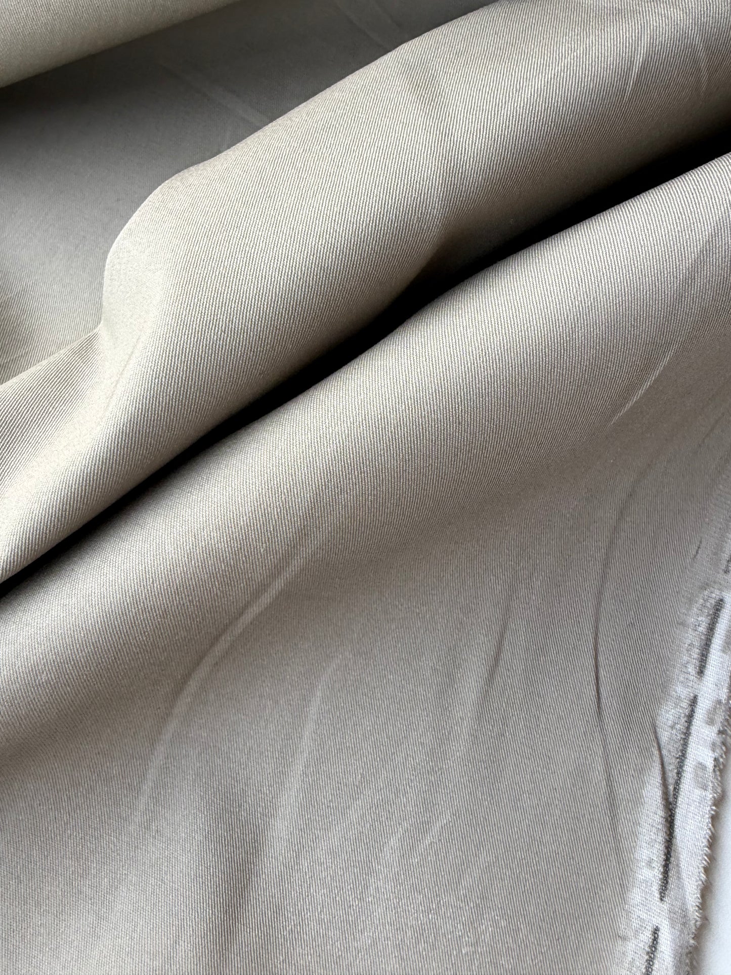 AMI 032 cotton twill papertouch greige