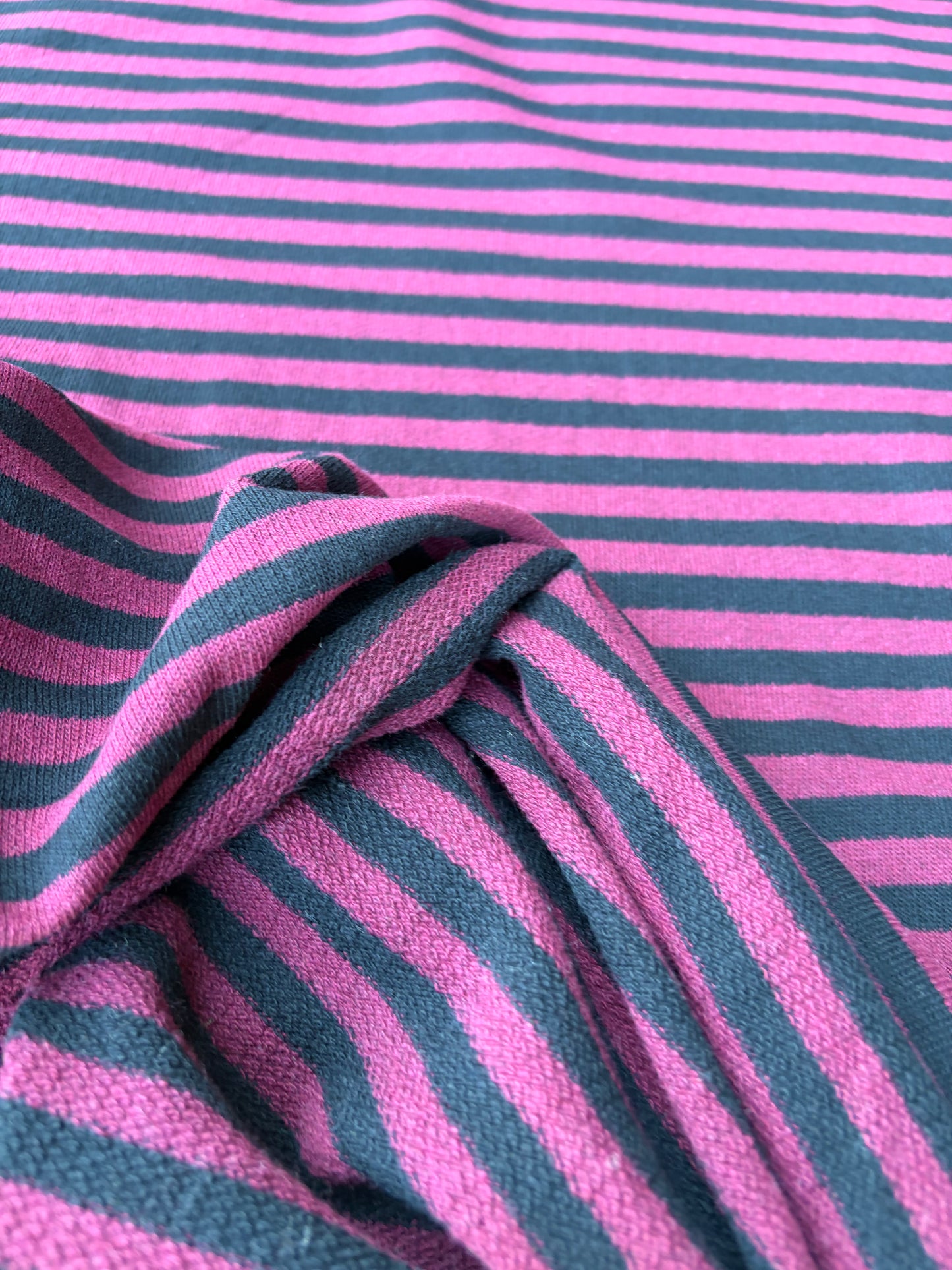 BILLY 011 Black/wine striped French Terry