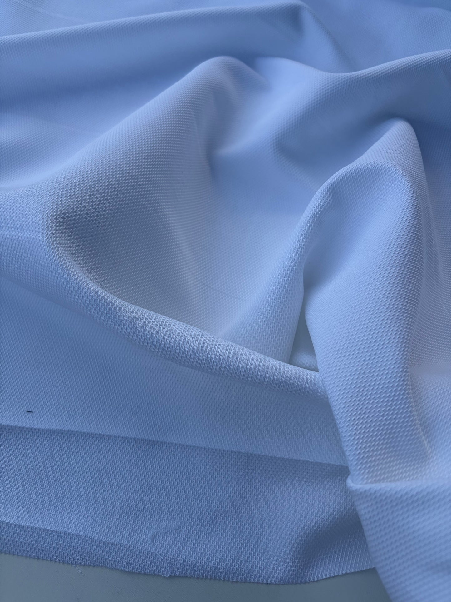 AMI 050 cotton/poly woven piqué white